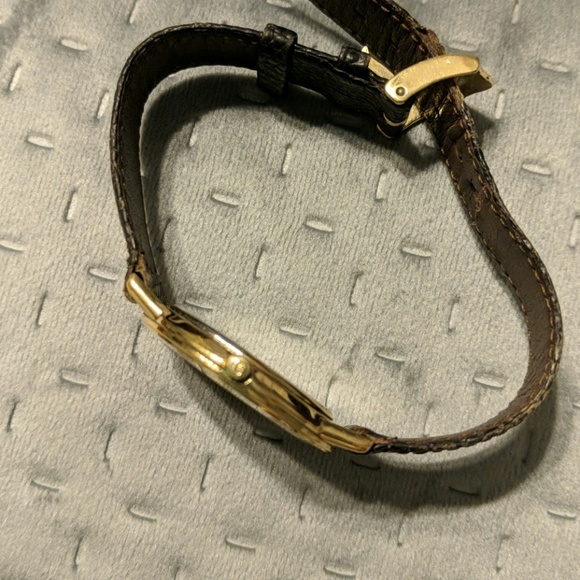 Hold Vintage Gucci watch - Picture 5 of 8